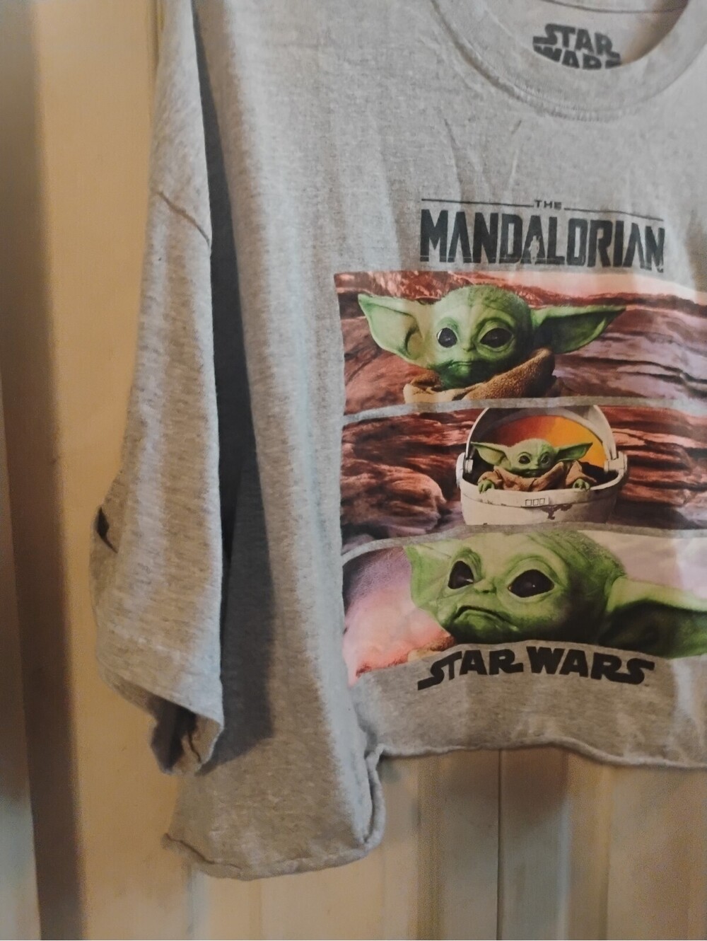 Star Wars The Mandalorian Grogu Baby Yoda Graphic Cropped T-Shirt Size 2XL - Picture 2 of 8